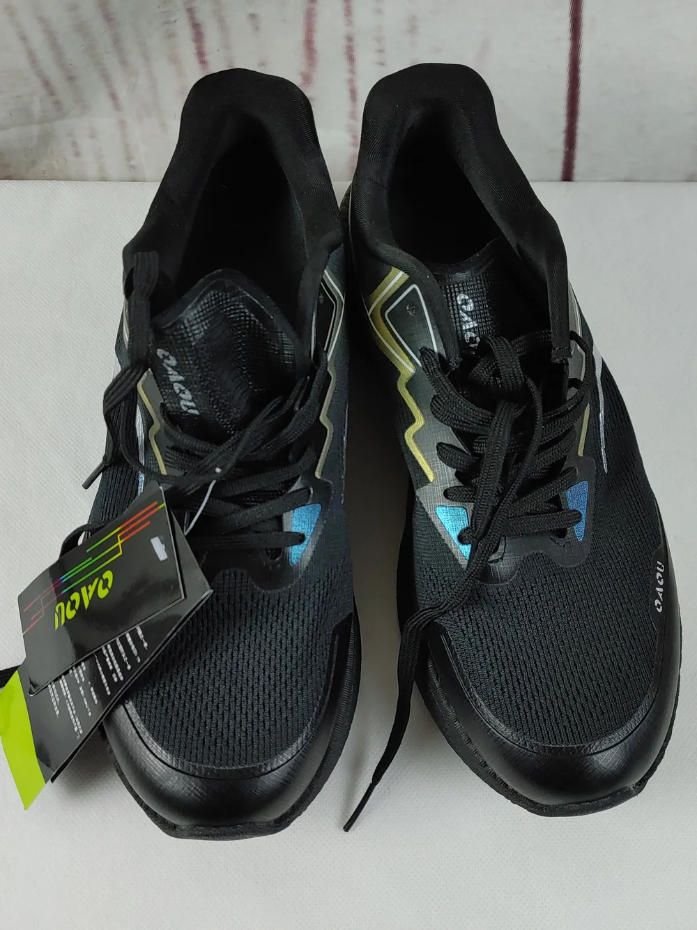 OAOU Women's Black Athletic Sneakers with Iridescent Accents Size 9.5